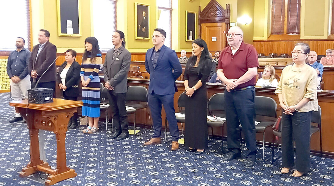 洋楽 Ceremonial Oath Blair administers oath to nine new U.S. citizens - Altoona Mirror